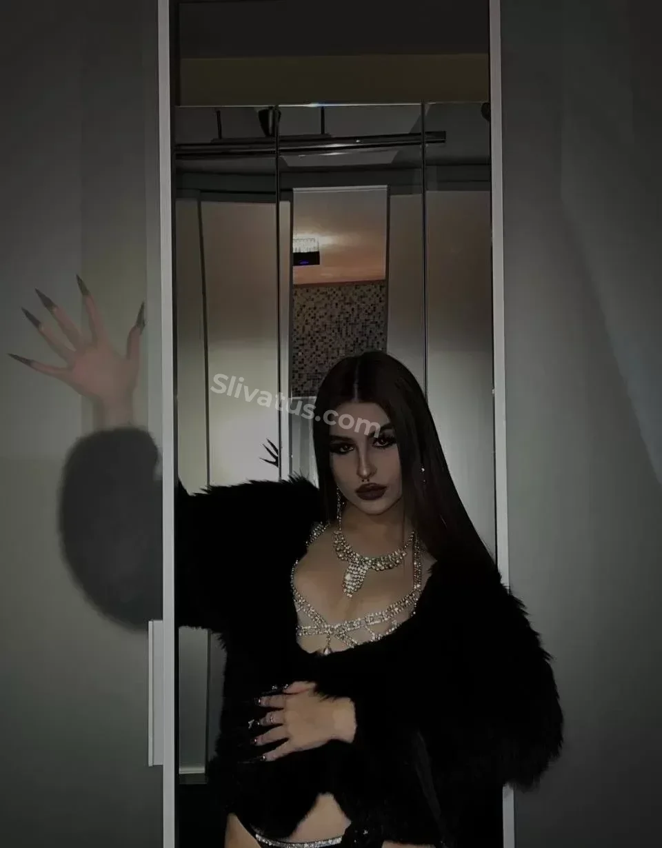 18+ Голая тиктокерша Госпожа Эвелин (koletocha) на фото