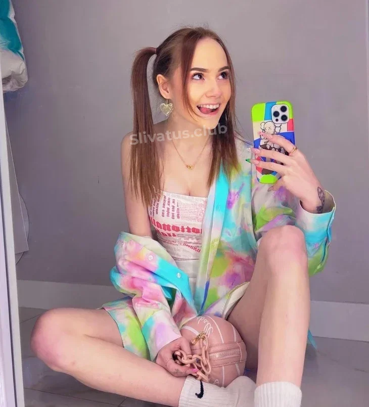 18+ Слив интимного фото блогерши Люба Бич