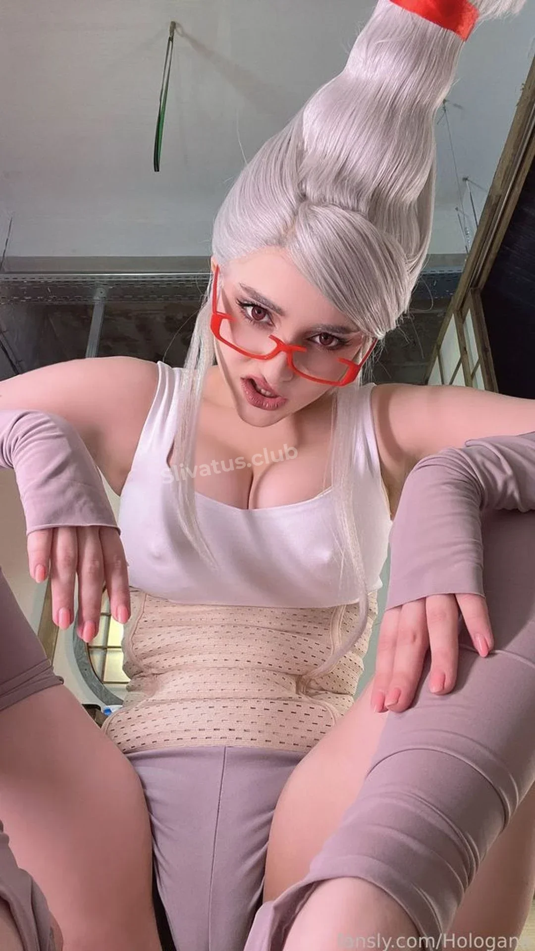 18+ Слив интимного фото модели Hologana