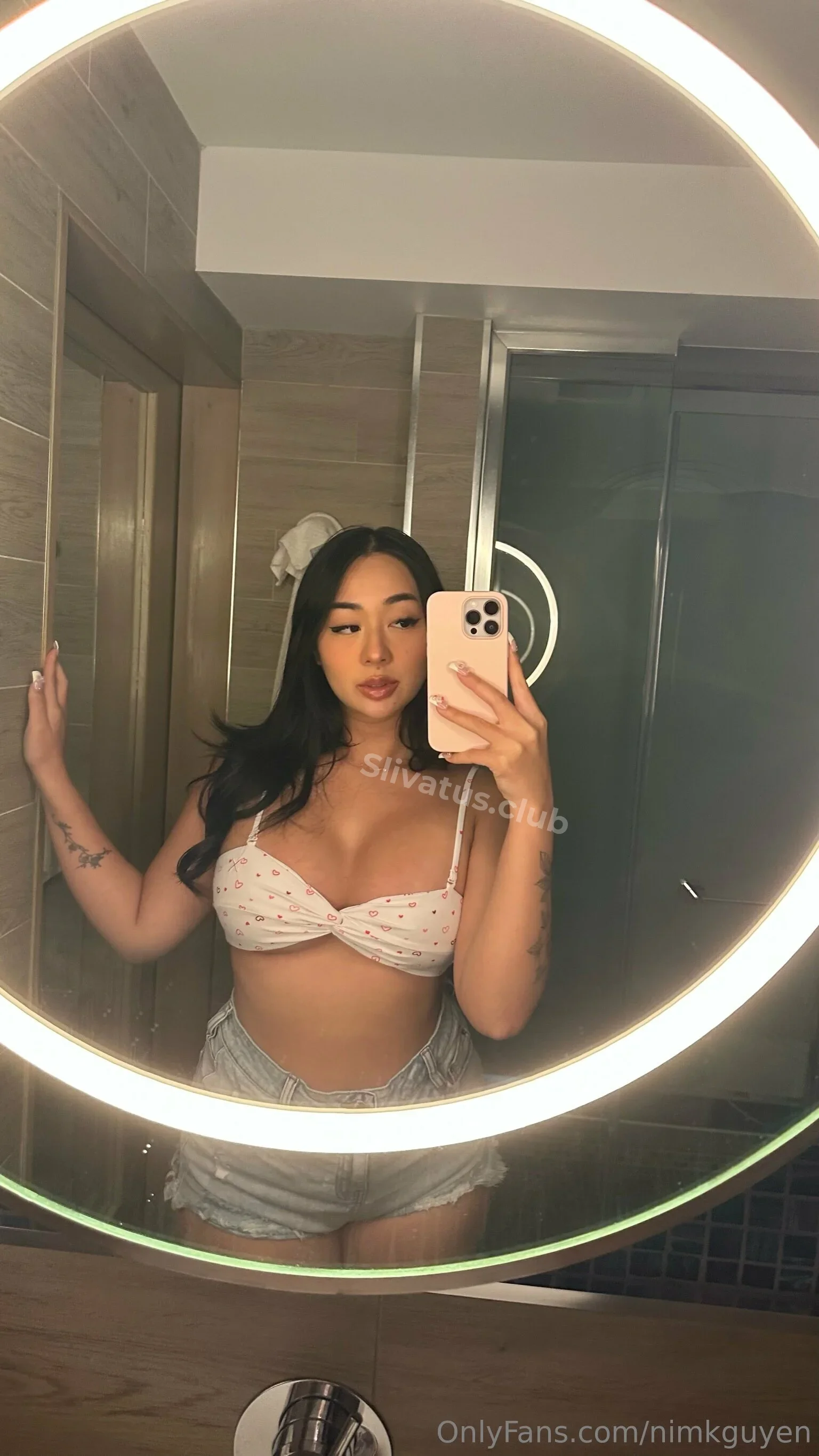 Без цензуры Голая тиктокерша Kimmy (nimkguyen) на фото