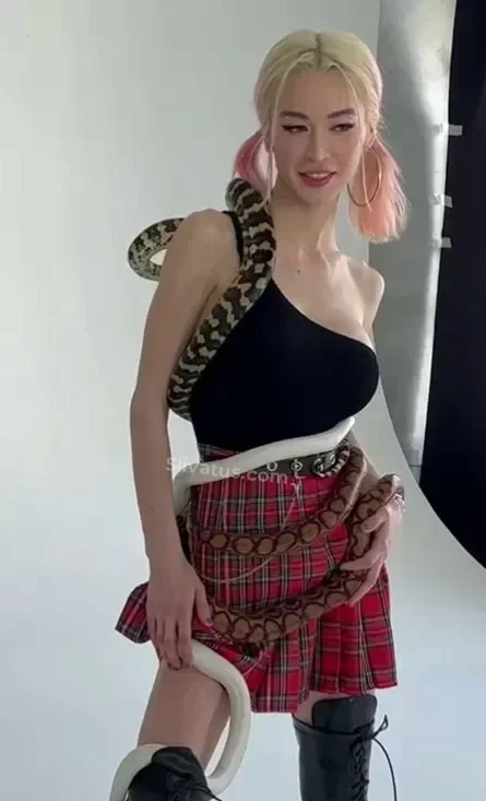 Эксклюзивный Обнаженное тело блогерши LiQueen