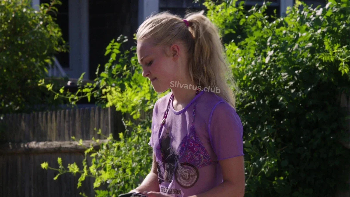 Фото голой звезды Аннасофия Робб (AnnaSophia Robb)