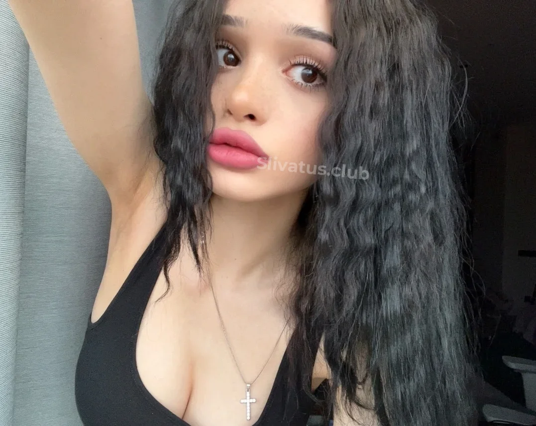 Горячий Слив интимного фото тиктокерши onlykrisssty (onlykrissstii)