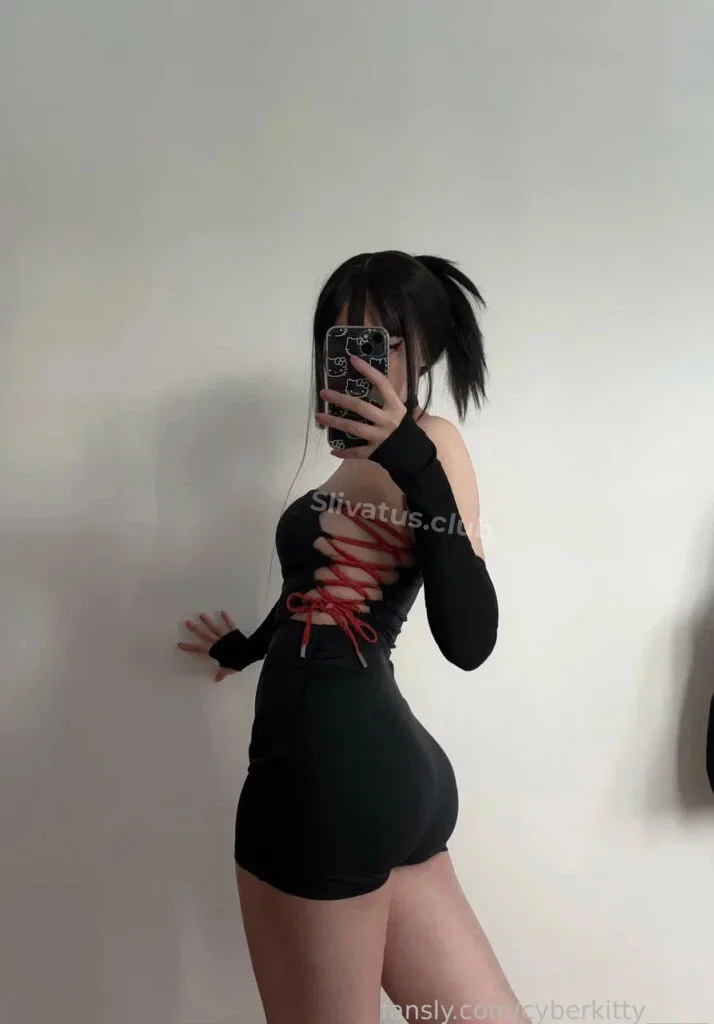 OnlyFans Голая тиктокерша Cyberkitty на фото