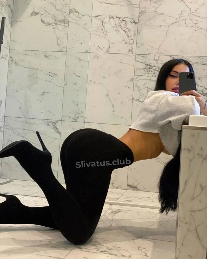 Популярной Горячее фото тиктокерши Gina Savage (ginasavagex)
