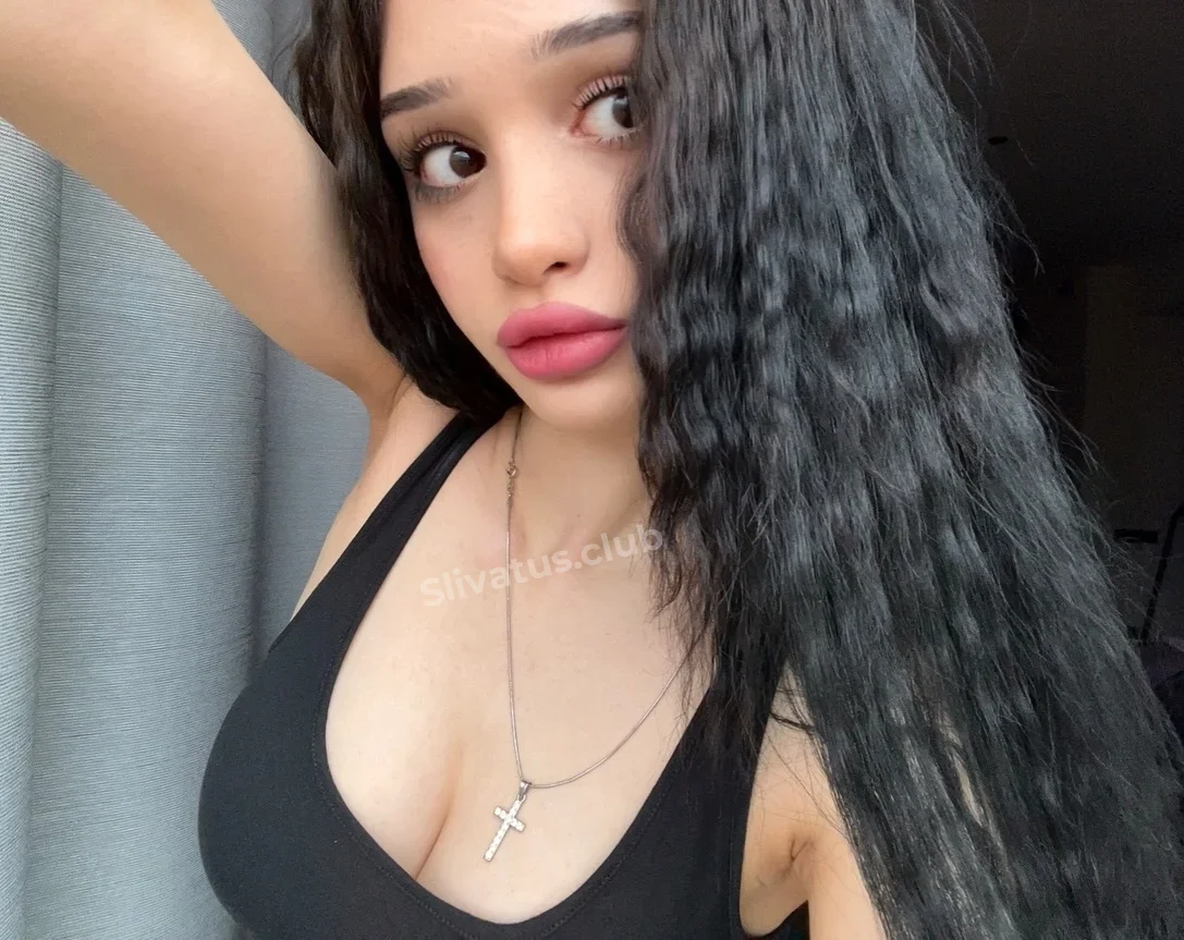 Приватный Слив интимного фото тиктокерши onlykrisssty (onlykrissstii)