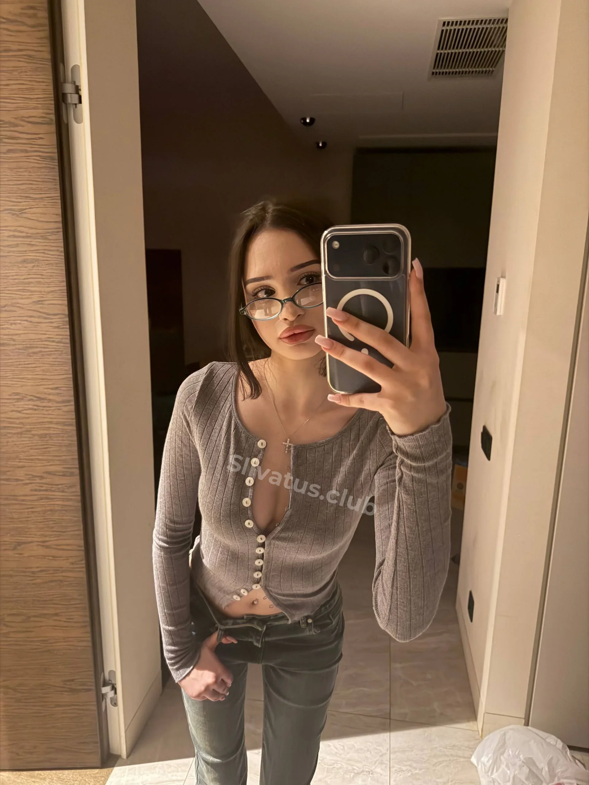 Проверенный Эротическое фото тиктокерши onlykrisssty (onlykrissstii)