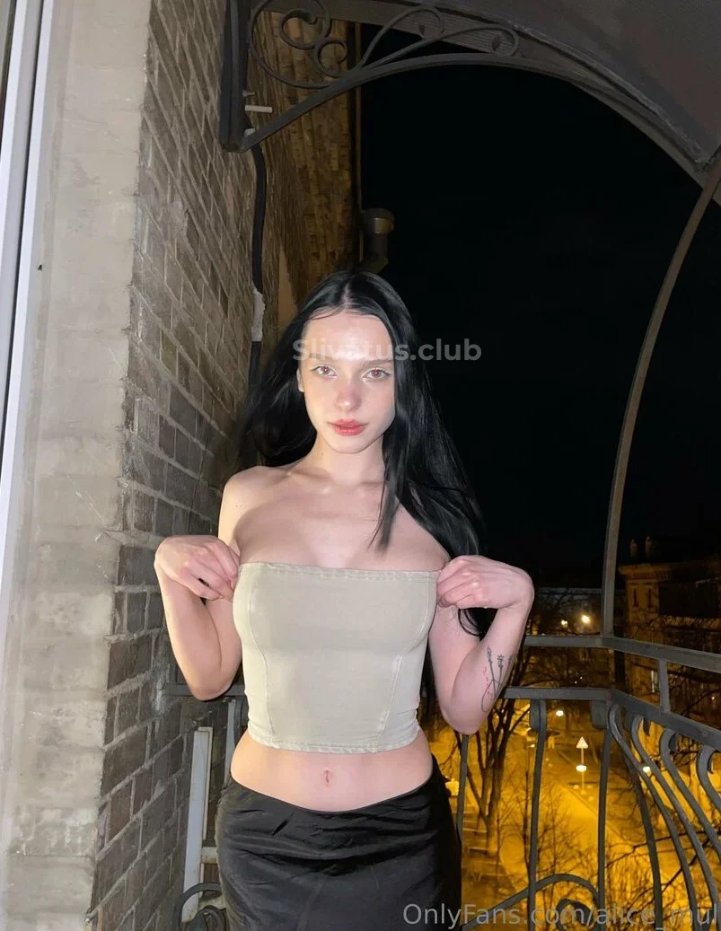 Проверенный Голая тиктокерша Alice_mul на фото