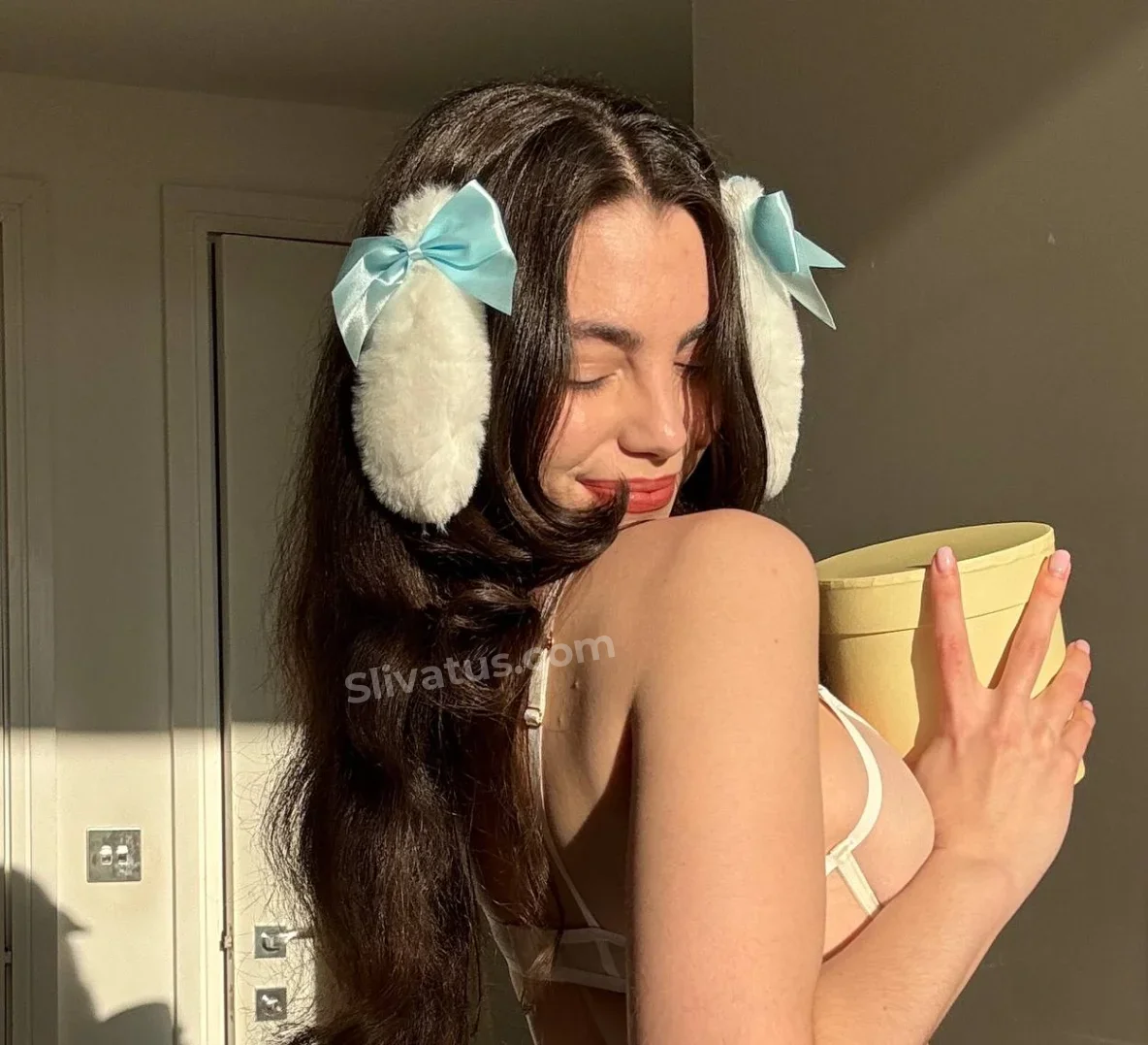 Русской CurlyBlossom блогерша без одежды