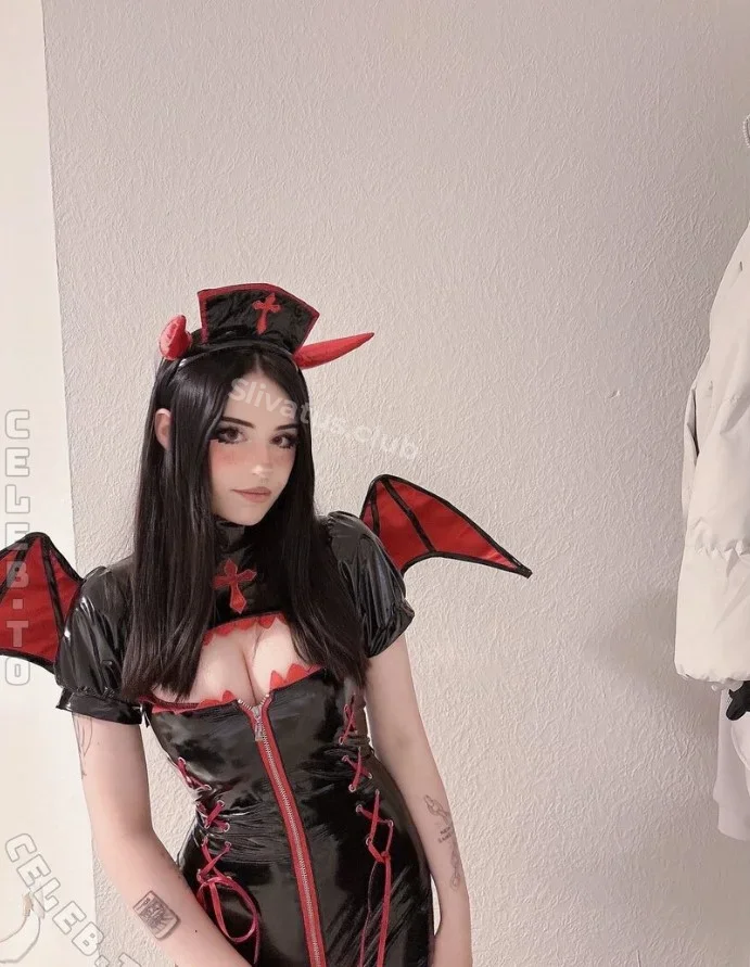 Русской Эротическое фото тиктокерши Shadowifey