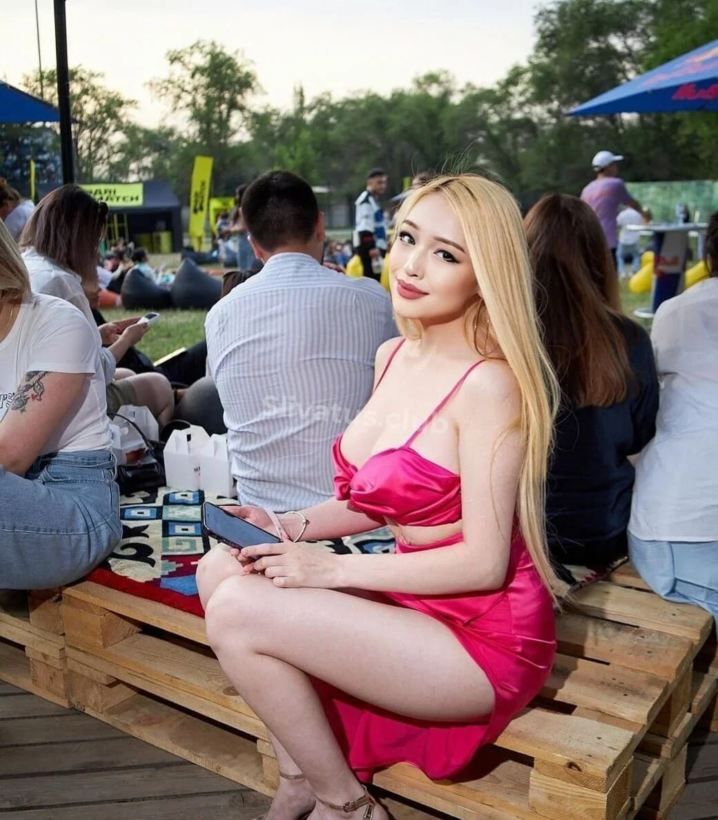 Секс Голая тиктокерша Didaenerys на фото