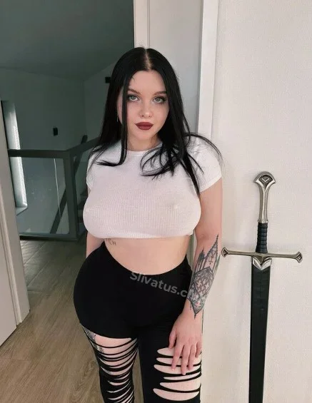 Слив интимного фото модели LittleWicked (ImLittleWicked)