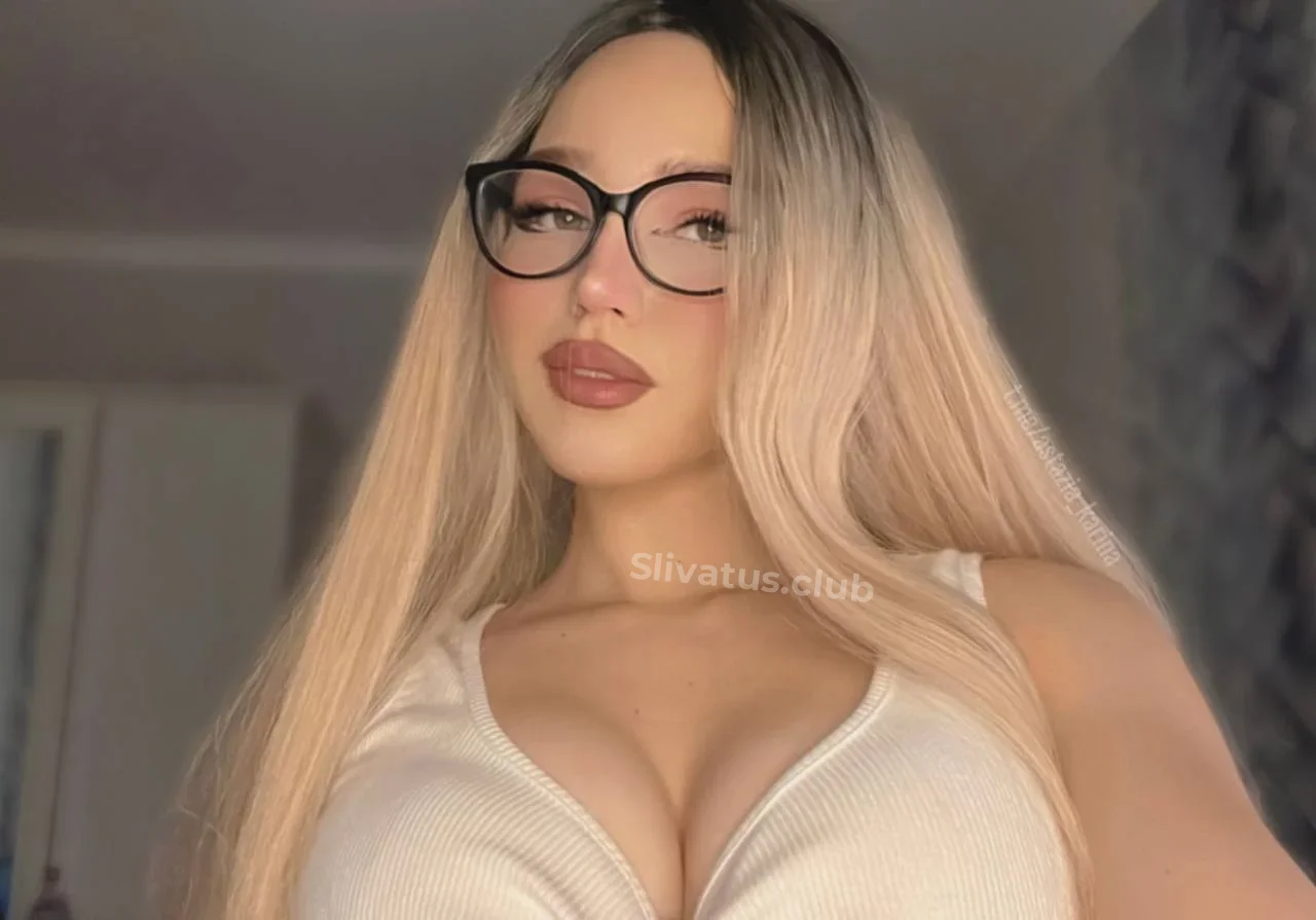 Telegram Горячее фото тиктокерши Astazia Karina (Карина Училка)