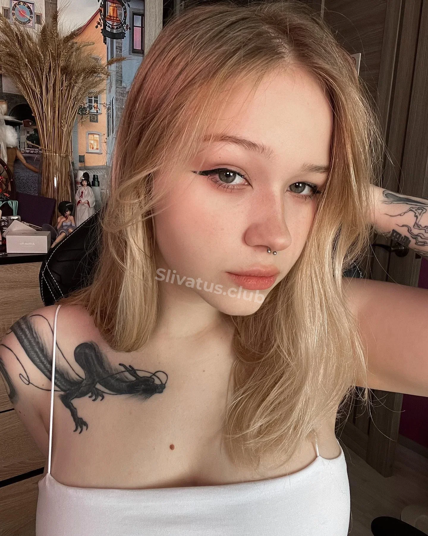 Слив блогерши Голая morphe_ya (Морфи) слив фото и видео 18+ с приватки